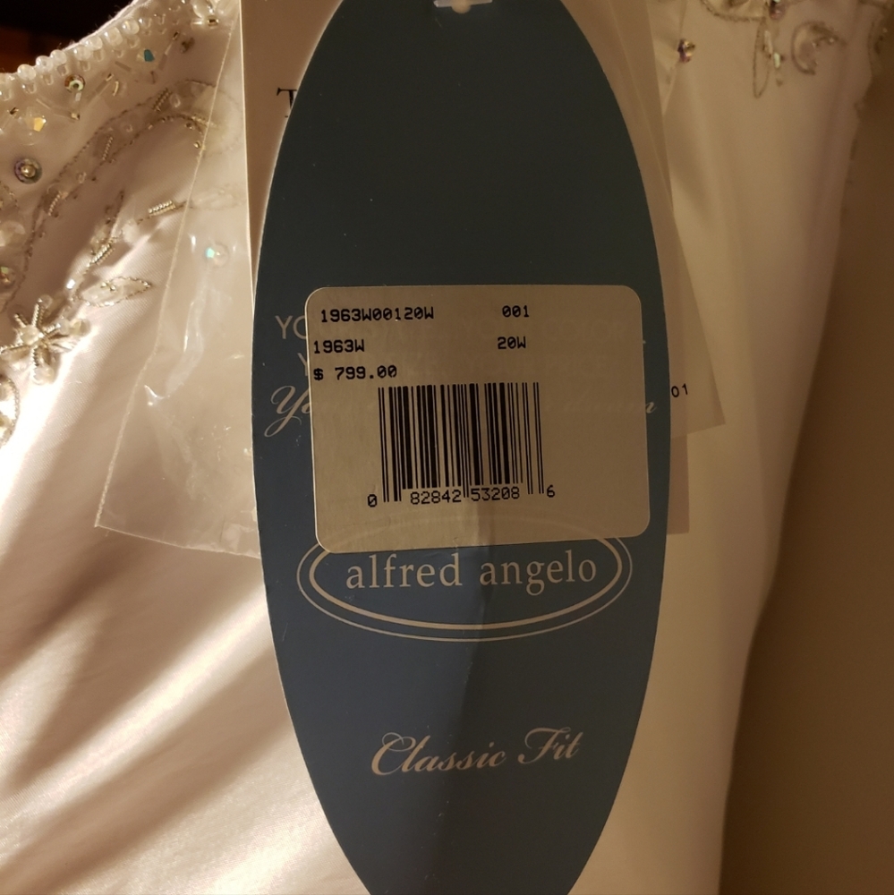 Alfred Angelo Bridal Gown - Picture 6 of 6